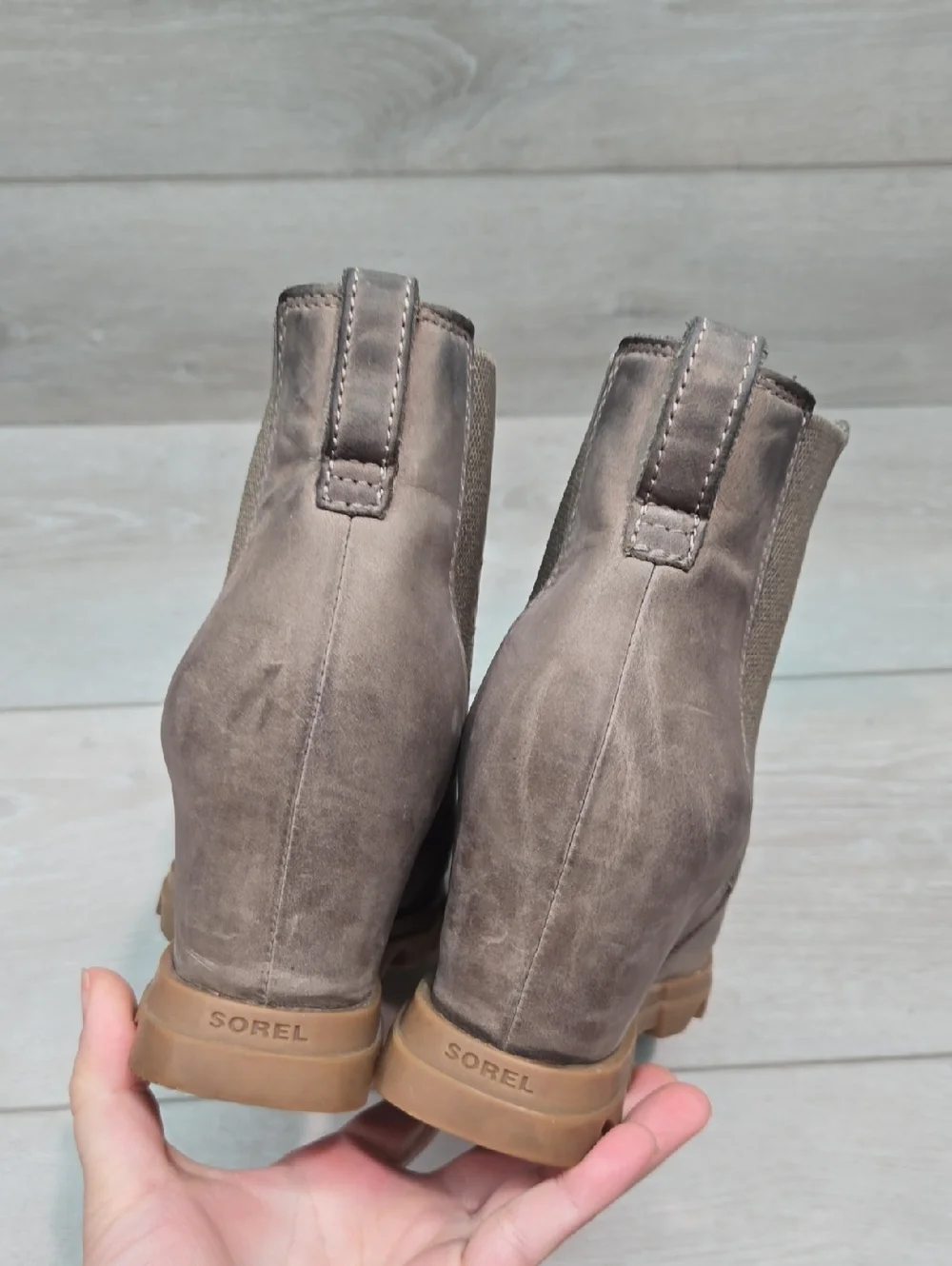 Sorel Women AnkleTaupe Suede Hidden Wedge Chelsea Booties Shoes Sz 7.5